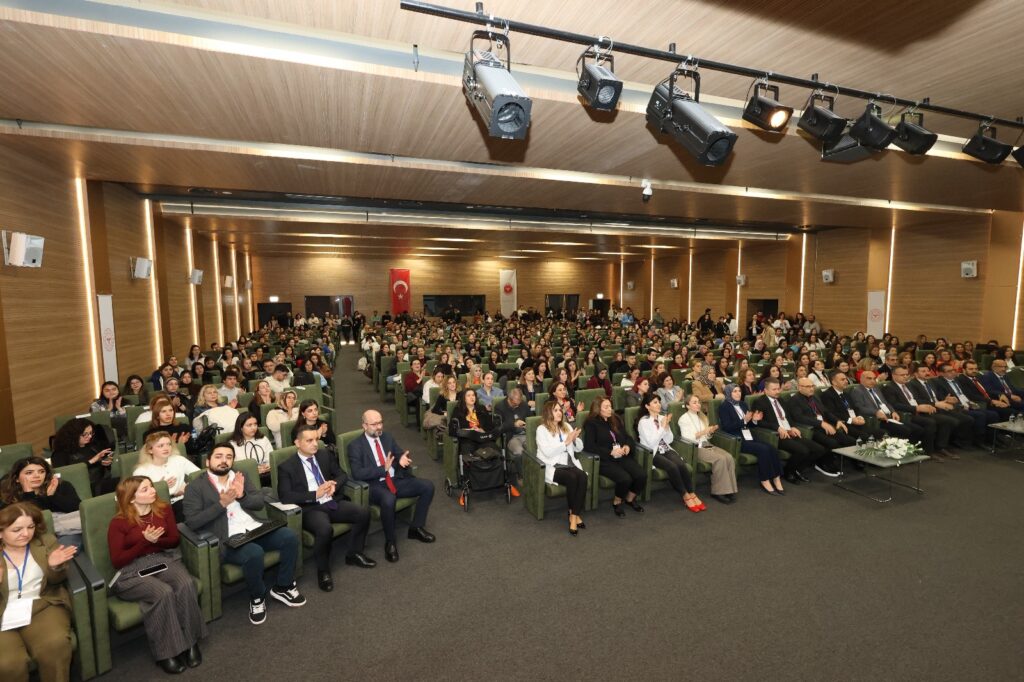 İzmir Psikiyatri Hemşireliği Sempozyumu: Adli Psikiyatri Hemşireliğinin Geleceğine Güçlü Bir Vizyon Sundu