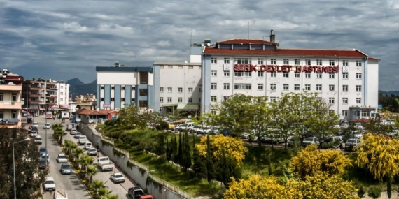 Serik Devlet Hastanesi’nde Sağlık Çalışanlarına Saldırı: Doktor ve Hemşireler Hedef Alındı