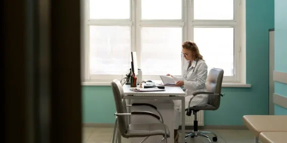 İspanya’da Yabancı Doktor Artışı Tartışma Yarattı: Açığı Kapatıyor mu, Sorunu Derinleştiriyor mu?