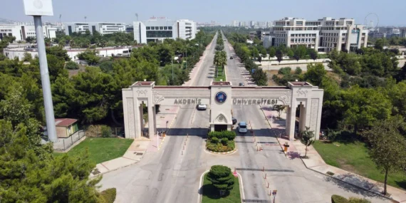 Türkiye’nin Üçüncü Kadavradan Rahim Nakli Akdeniz Üniversitesi’nde Gerçekleştirildi