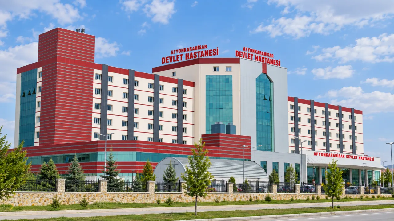 Afyonkarahisar Devlet Hastanesi'nde ikinci dalga operasyon: Doktor ve Tıbbi Sekreterler