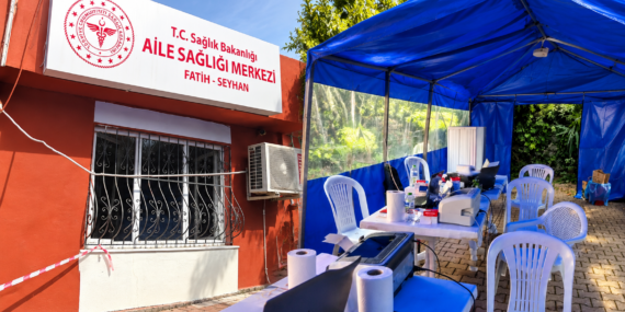 Adana’da Aile Sağlığı Hizmeti Çadıra Taşındı: “Burası Afet Bölgesi Değil!”